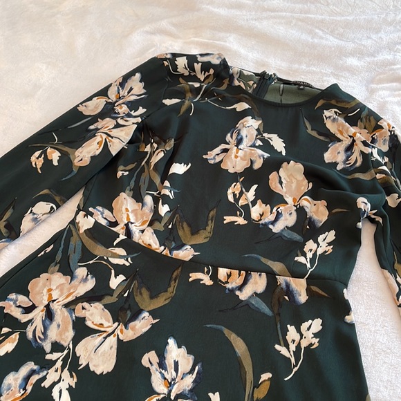 Great condition, green floral mini dress - Picture 2 of 5